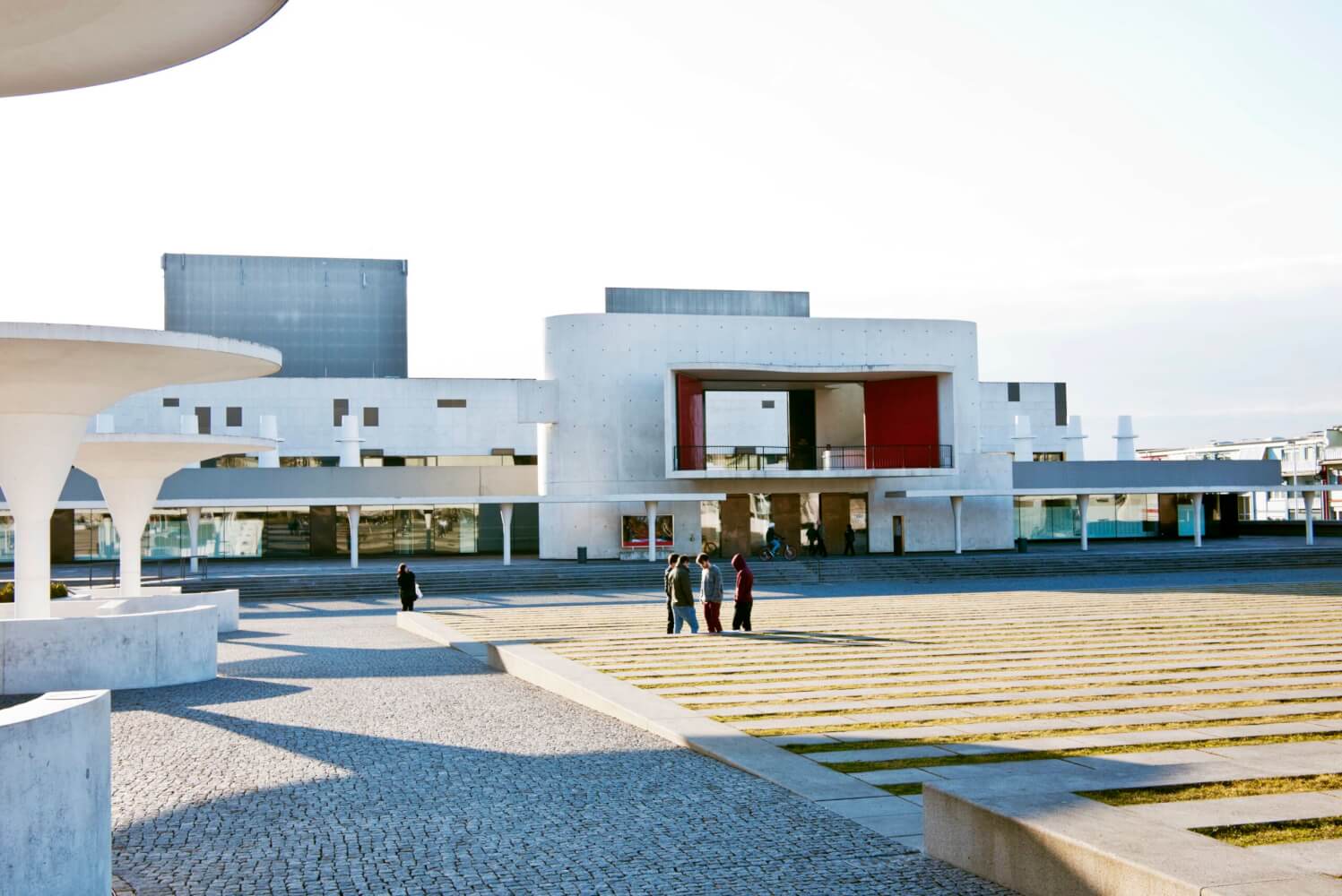 Man sieht das Staatstheater Darmstadt.