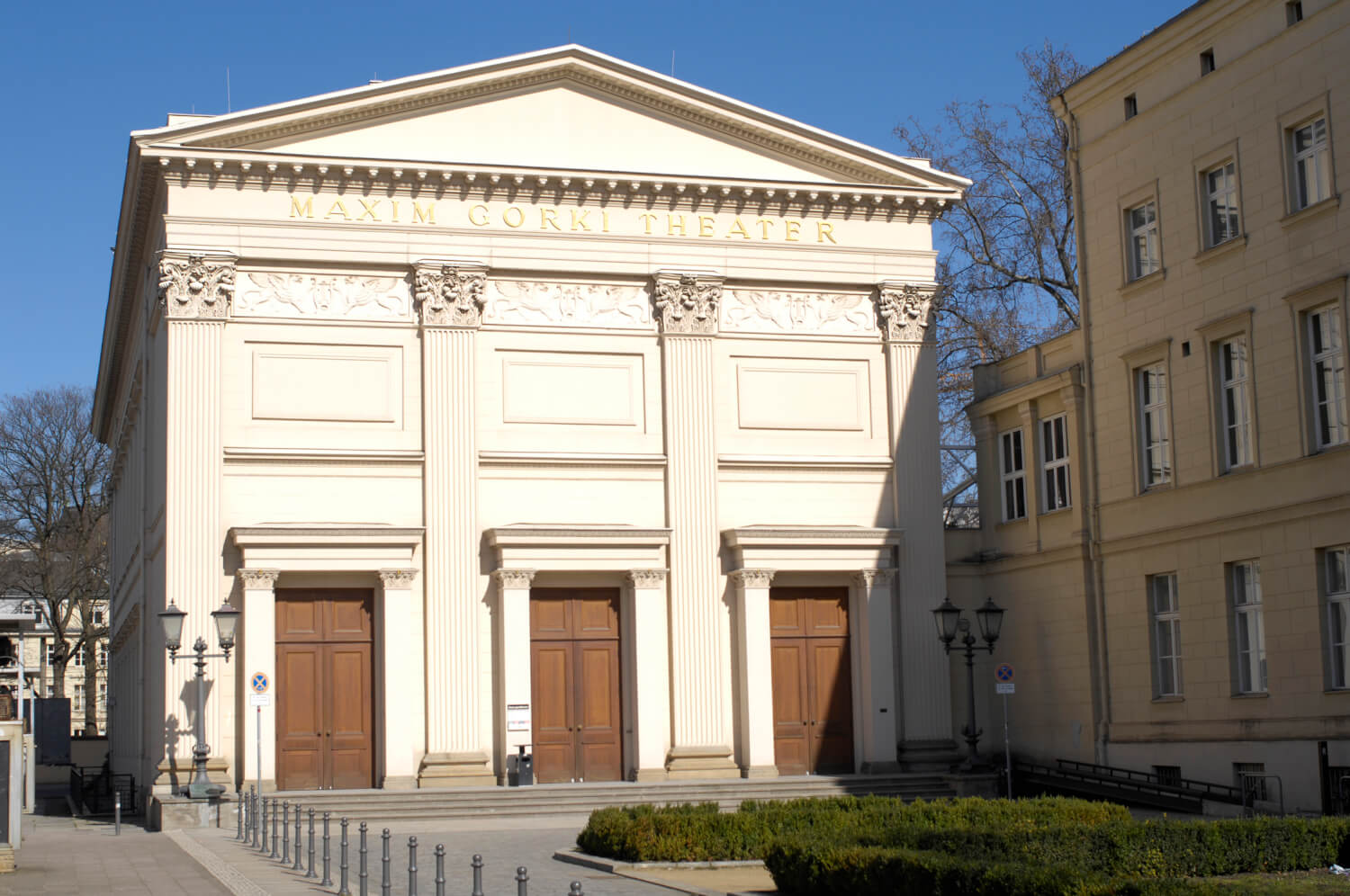 Die Außenansicht des Maxim Gorki Theater Berlin