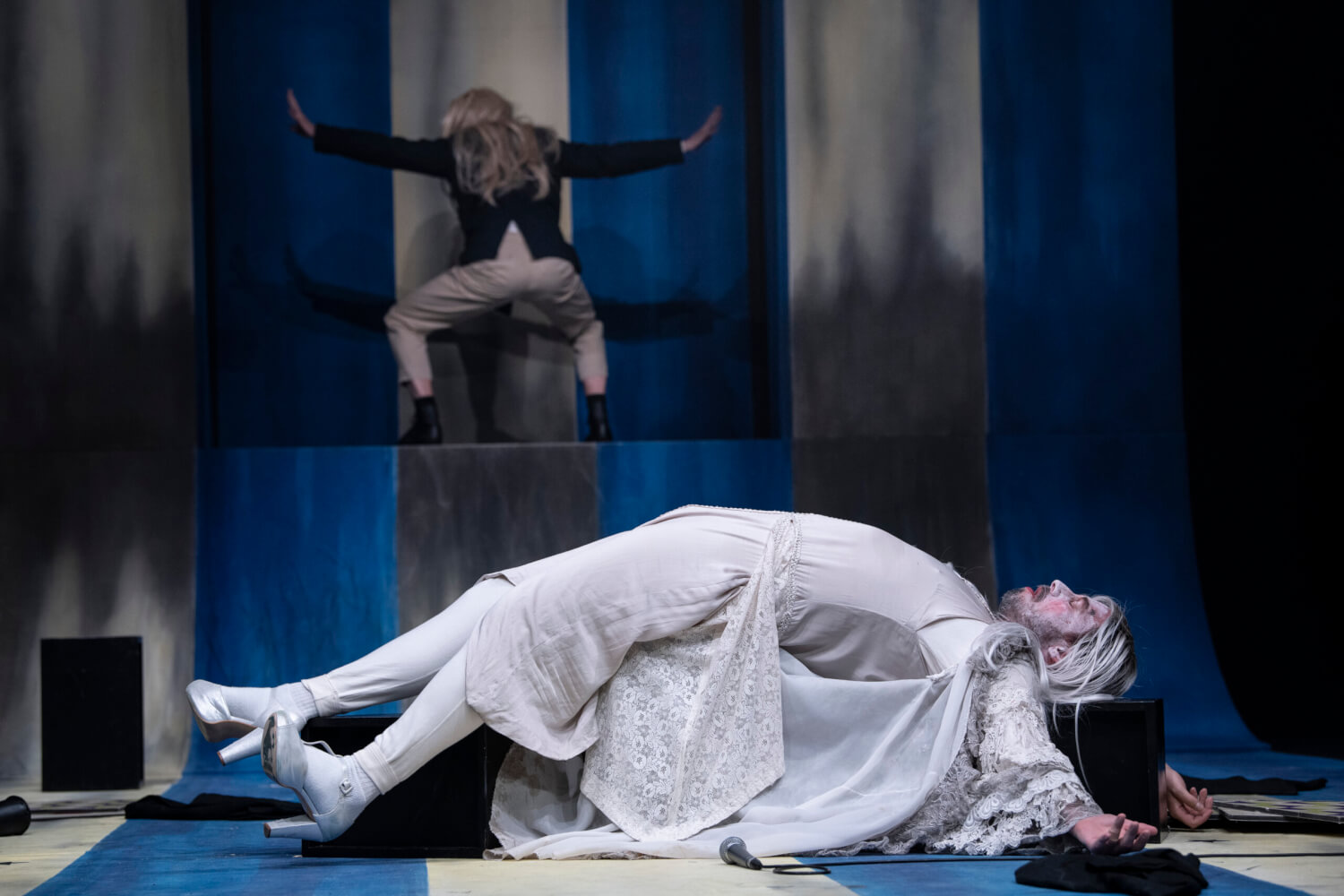 Szenenfoto aus "Sturm und Drang" am neuen theater Halle